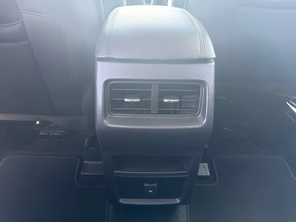 Used 2018  Ford SEL image 12