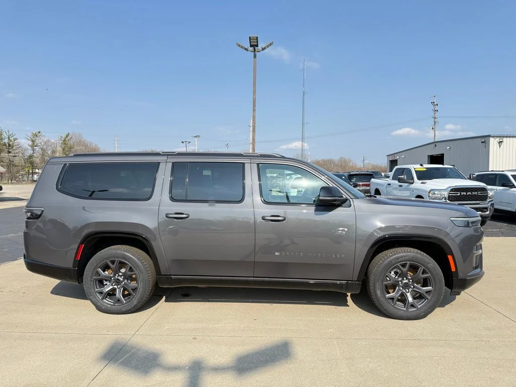 New 2026 Baltic-Gray Metallic Clear-Coat Exterior Paint Jeep Limited Altitude image 8