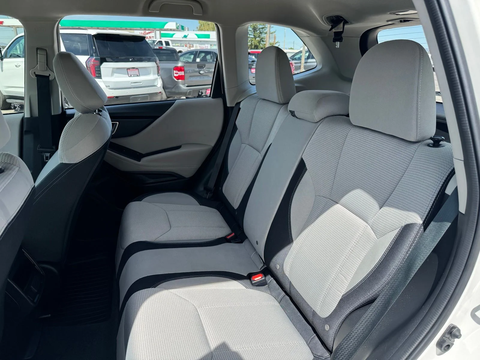 Used 2023 White Subaru Base image 27