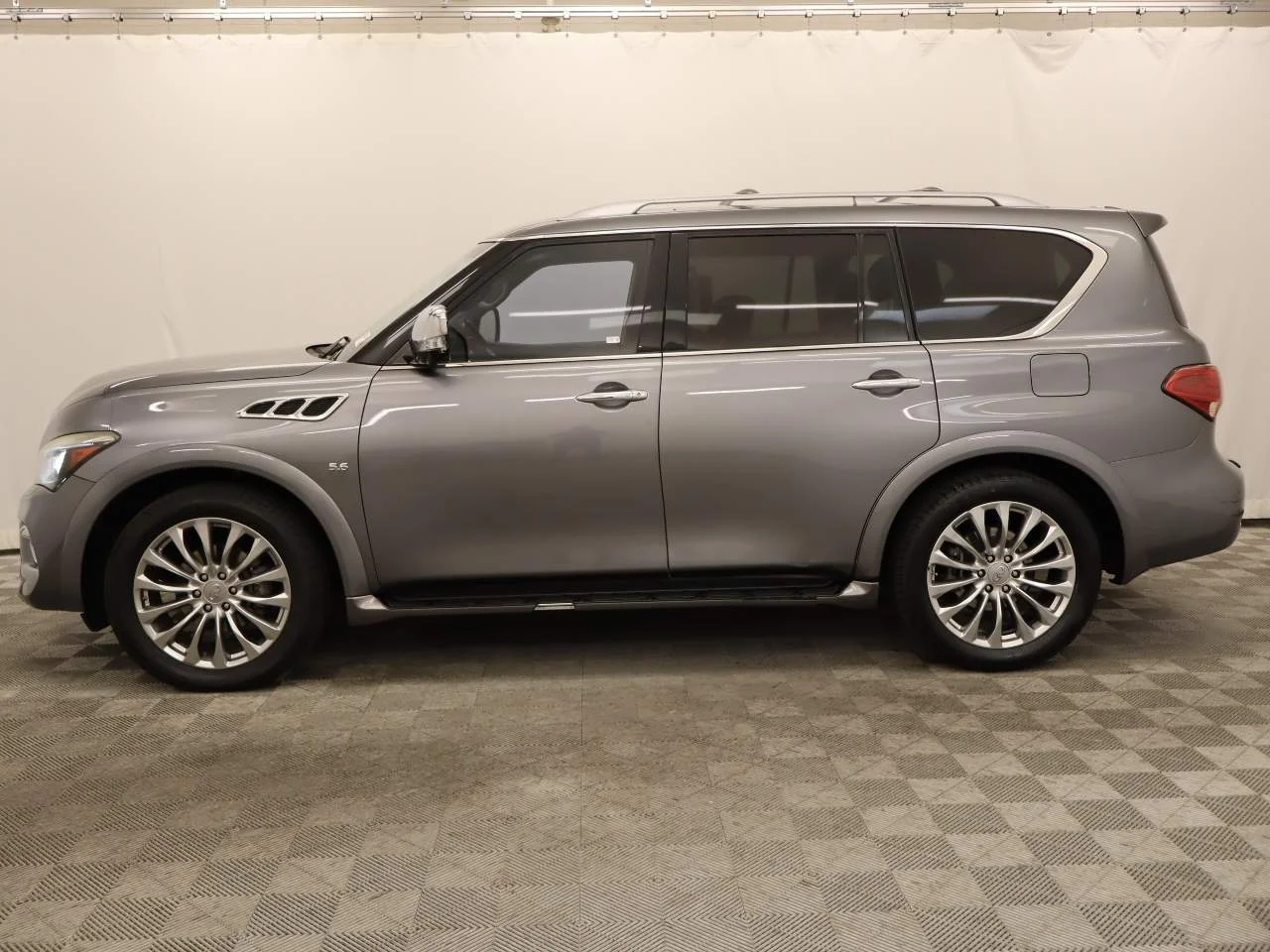 Used 2016 Graphite Shadow INFINITI  image 2