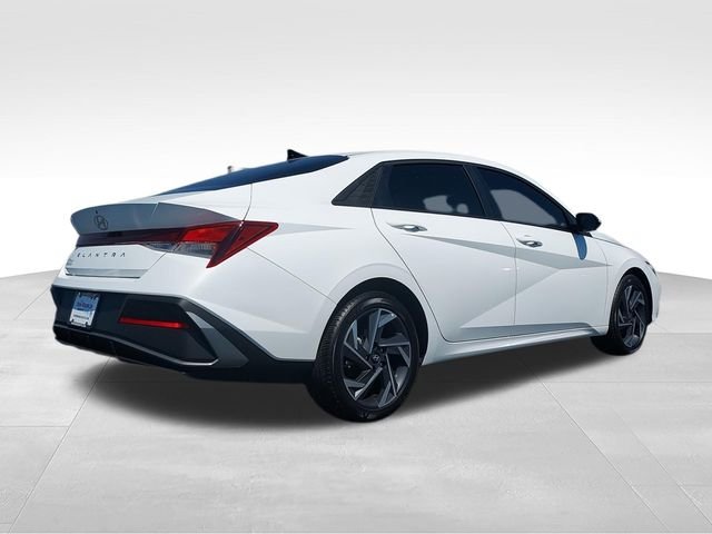 Used 2025 White Hyundai SE image 8