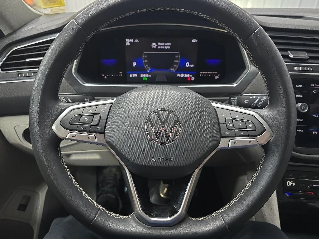 Used 2022 Blue Volkswagen 2.0T SE image 18