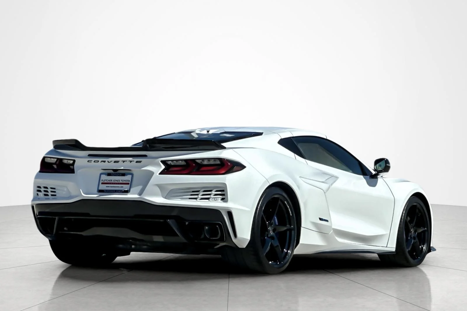 Used 2026 ARTIC WHITE Chevrolet 2LZ image 5