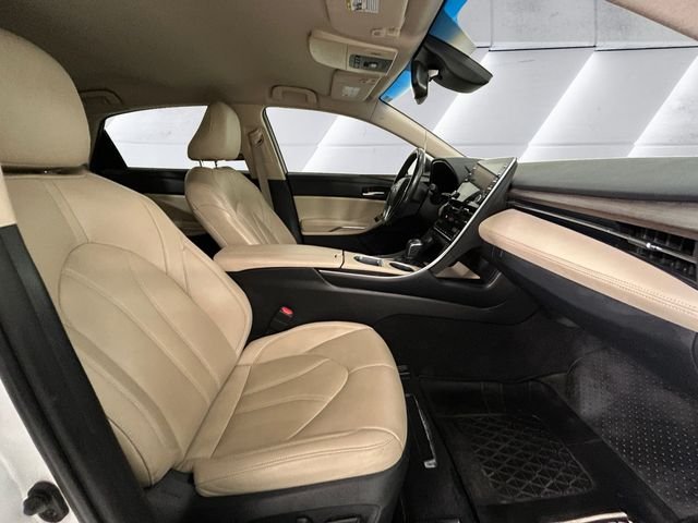 Used 2019 Beige Toyota XLE image 13