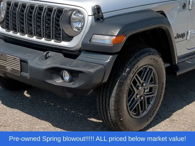Used 2024 Silver Jeep Sport S image 17