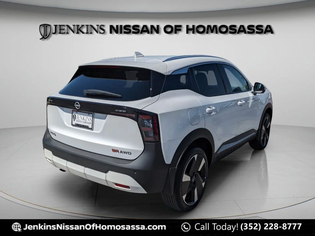 Used 2025 White Nissan SR image 3