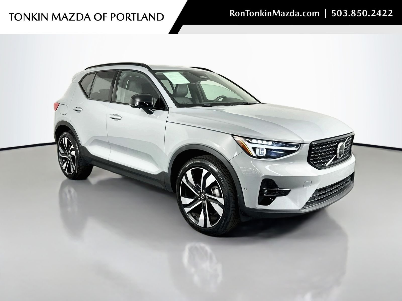 2025 Volvo XC40
