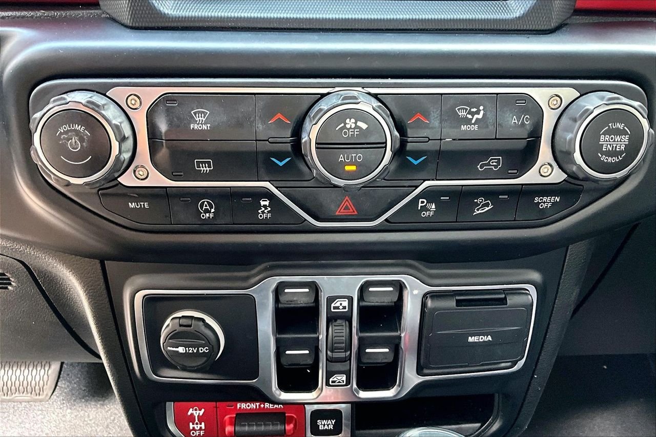 Used 2020 White Jeep Unlimited Rubicon image 23