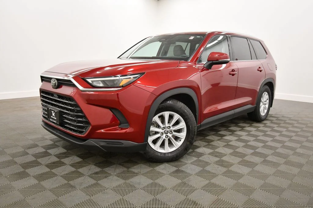 Used 2024 Toyota Grand Highlander XLE with VIN 5TDAAAB56RS019355 for sale in Rochester, Minnesota
