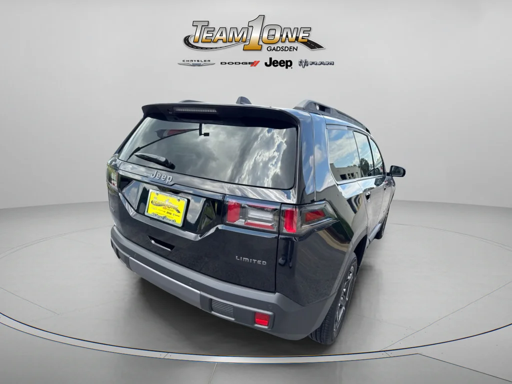 New 2026 Diamond Black Crystal Pearl-Coat Exterior Paint Jeep Limited image 9