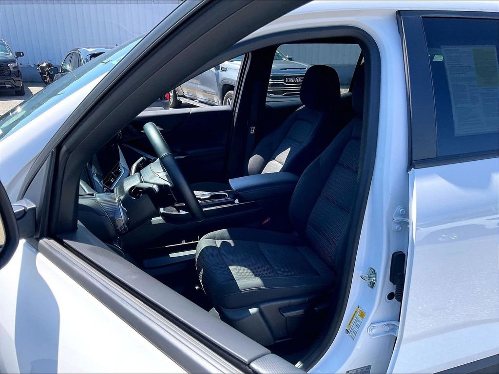 Used 2025 White Chevrolet LT image 10
