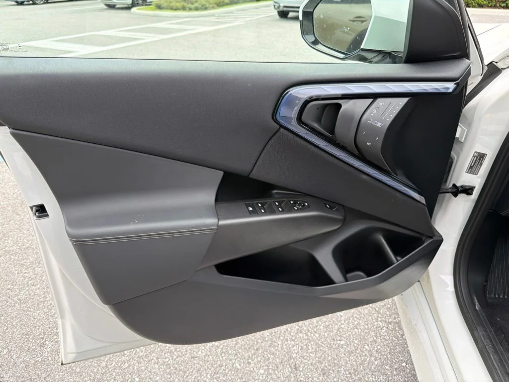 Used 2025 Alpine White BMW 30 xDrive image 16