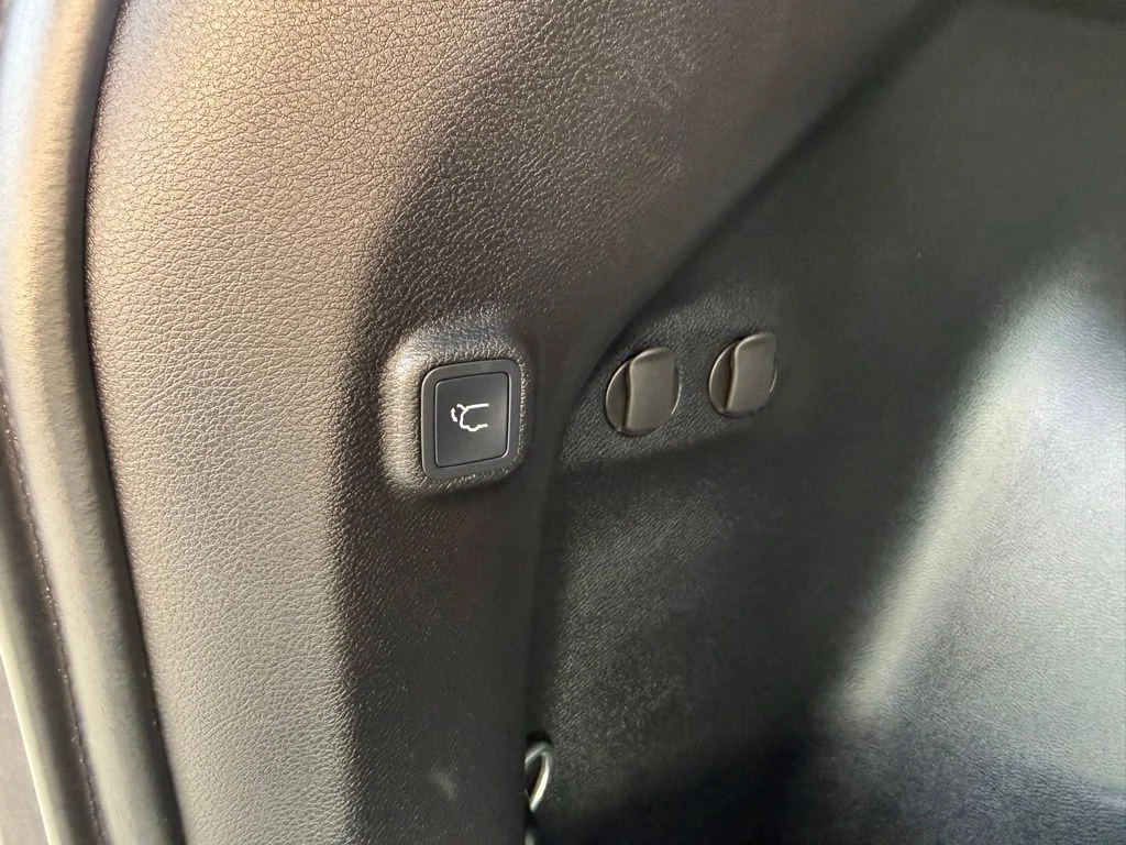 Used 2022 Gray Jeep Latitude Lux image 40
