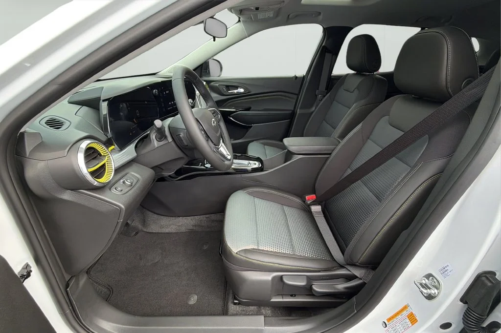 New 2026 Summit White Chevrolet LT image 18