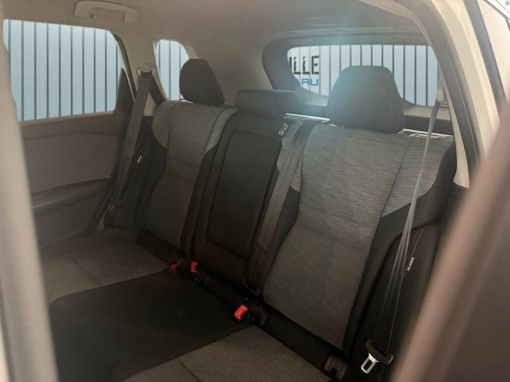 Used 2022 White Nissan S image 22