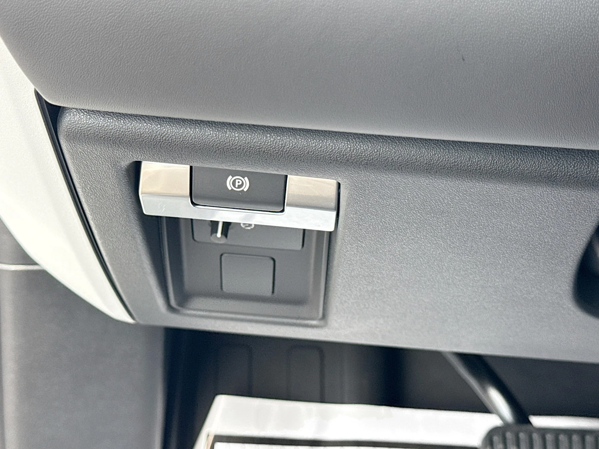 New 2026 Fuji White Land Rover X-Dynamic SE image 36