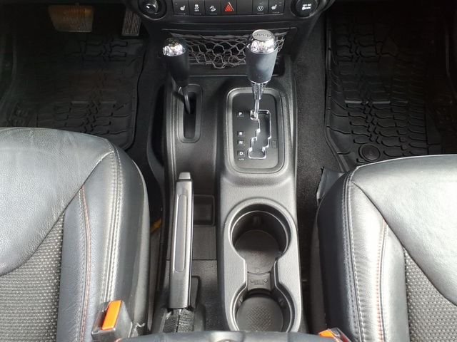 Used 2017 White Jeep Unlimited Sahara image 24