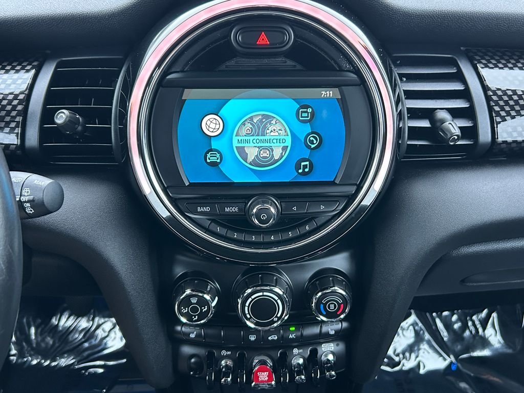 Used 2019 Pepper White MINI Classic image 23