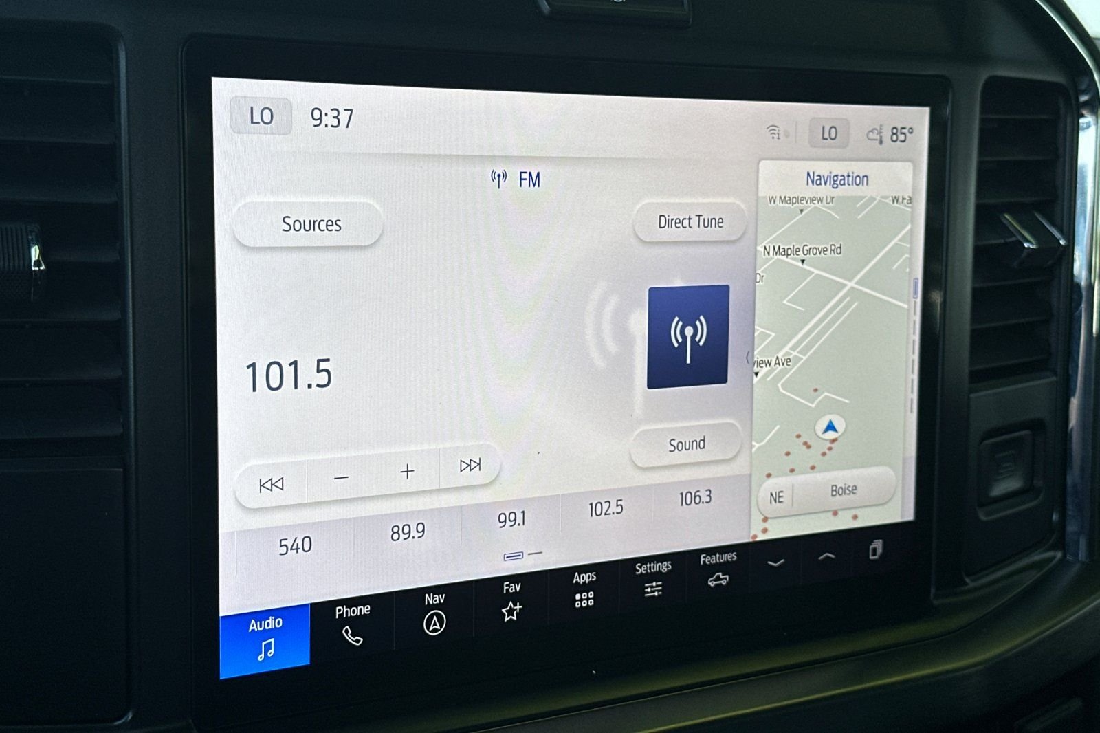Used 2025  Ford Lariat image 16