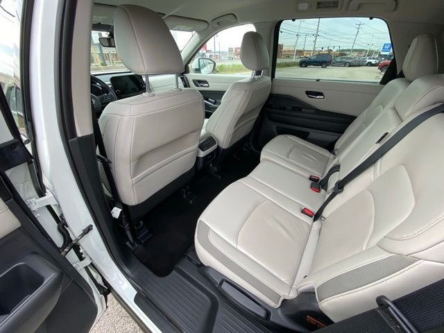 Used 2024 White Nissan SL image 50