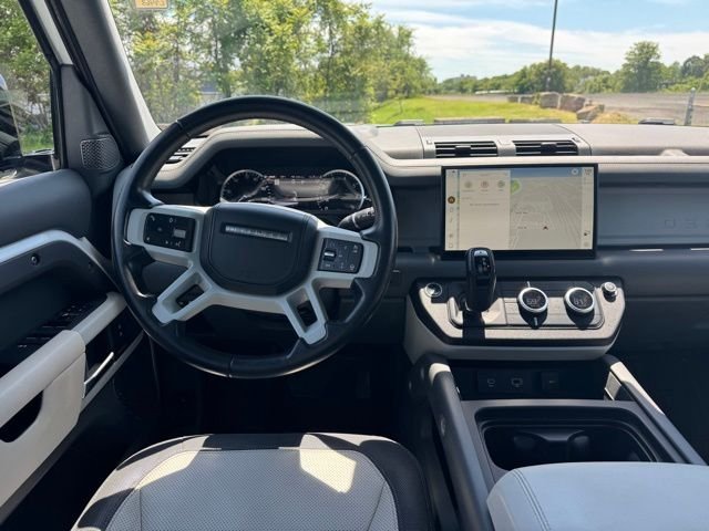 Used 2023 White Land Rover X-Dynamic SE image 13