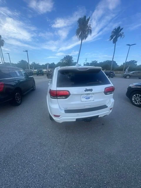 Used 2020 White/off-white Jeep Altitude image 5