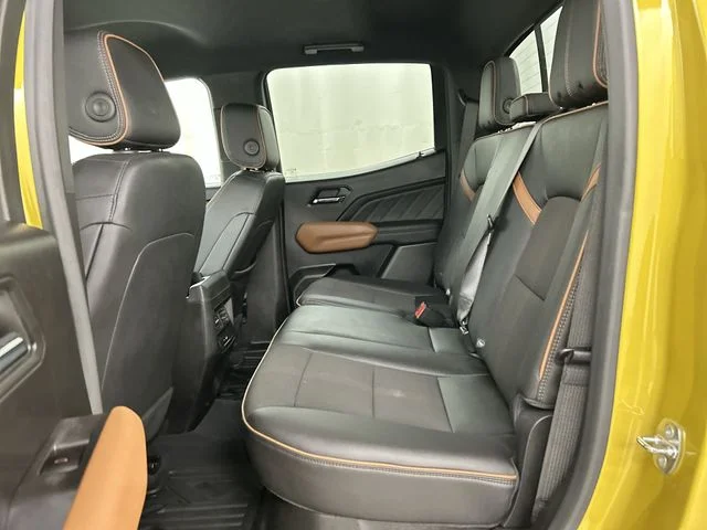 Used 2023  GMC AT4 image 24