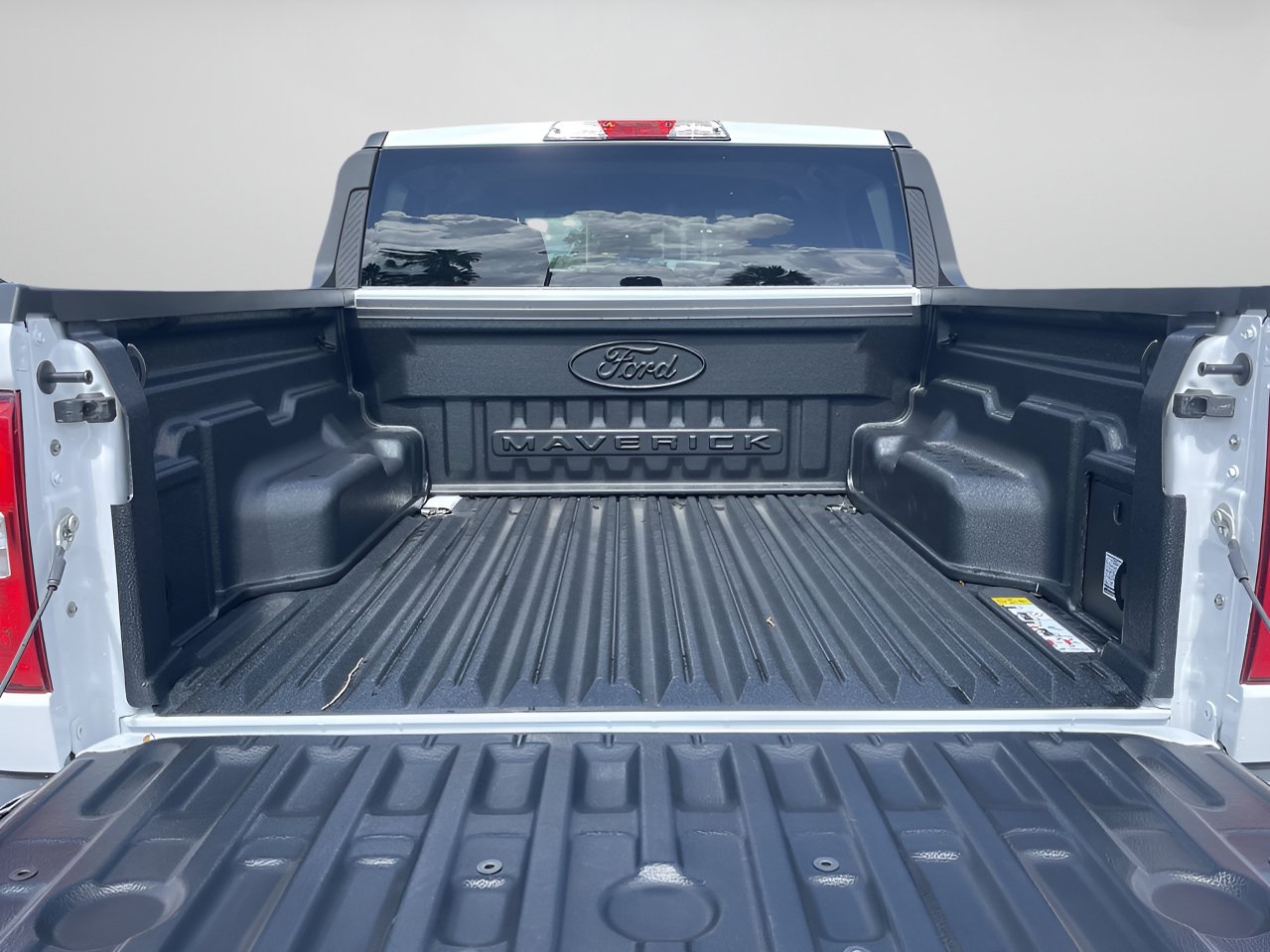 New 2026 Oxford White Ford XLT image 8