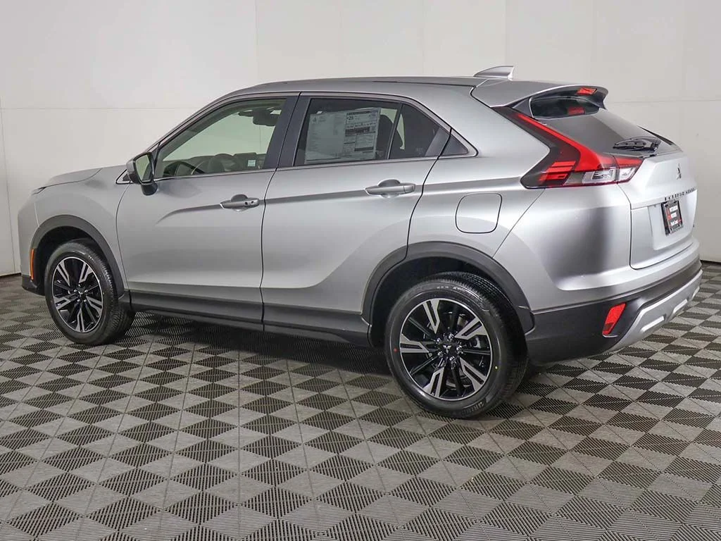 New 2026 Silver Mitsubishi SE image 13