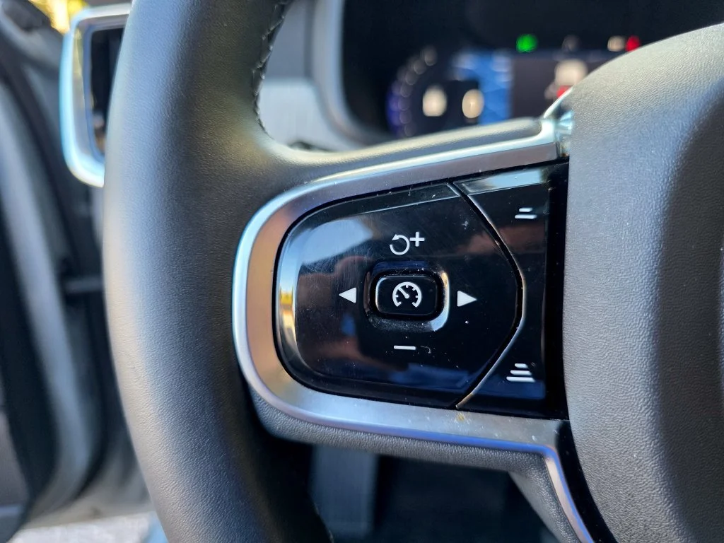 Used 2025 Gray Volvo Plus, B6 AWD Gas (mild hybrid) image 23