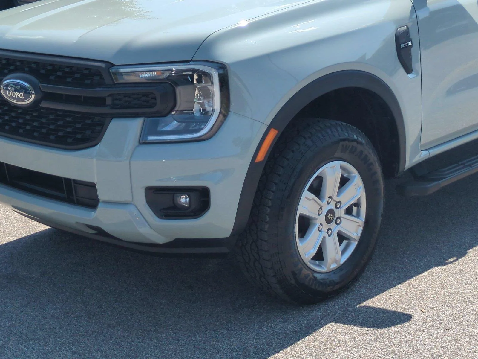 Used 2024 Cactus Gray Ford XL image 9