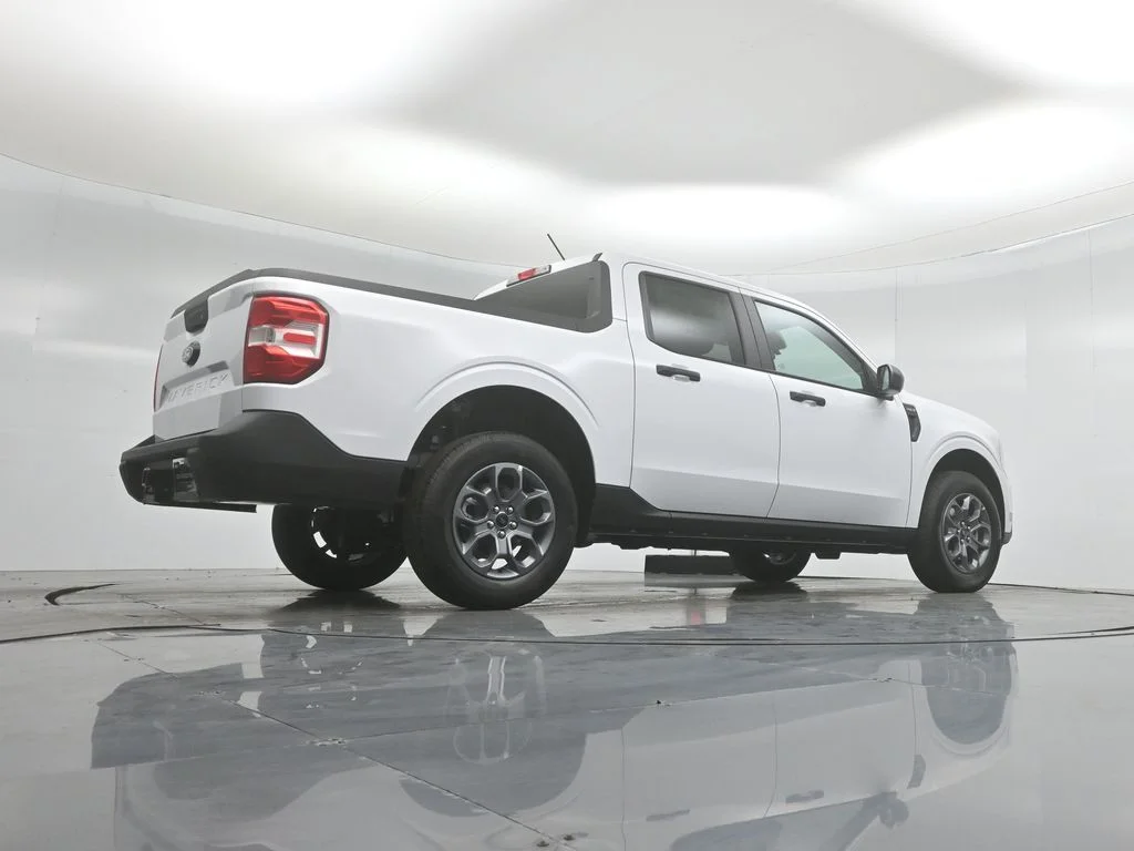 New 2026 Oxford White Ford XLT image 45