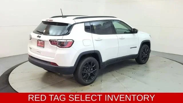 New 2026 Bright White Clear-Coat Exterior Paint Jeep Latitude image 11