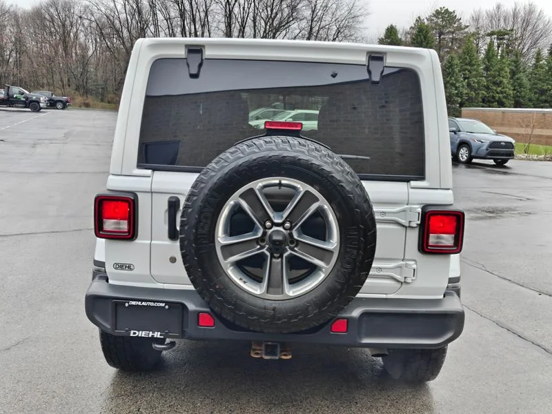 Used 2019 White Jeep Unlimited Sahara image 6
