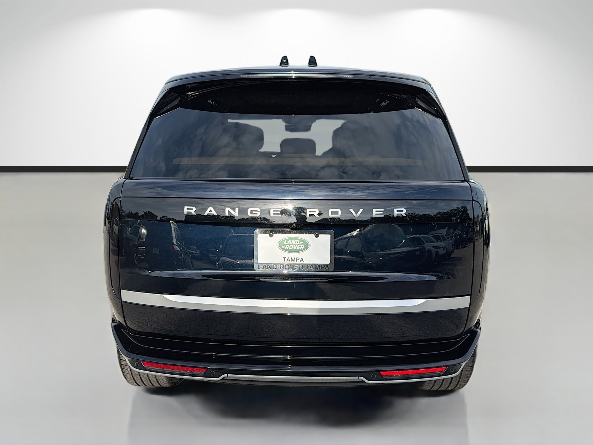 New 2026 Constellation Blue Ultra Metallic Gloss LAND ROVER Autobiography image 4