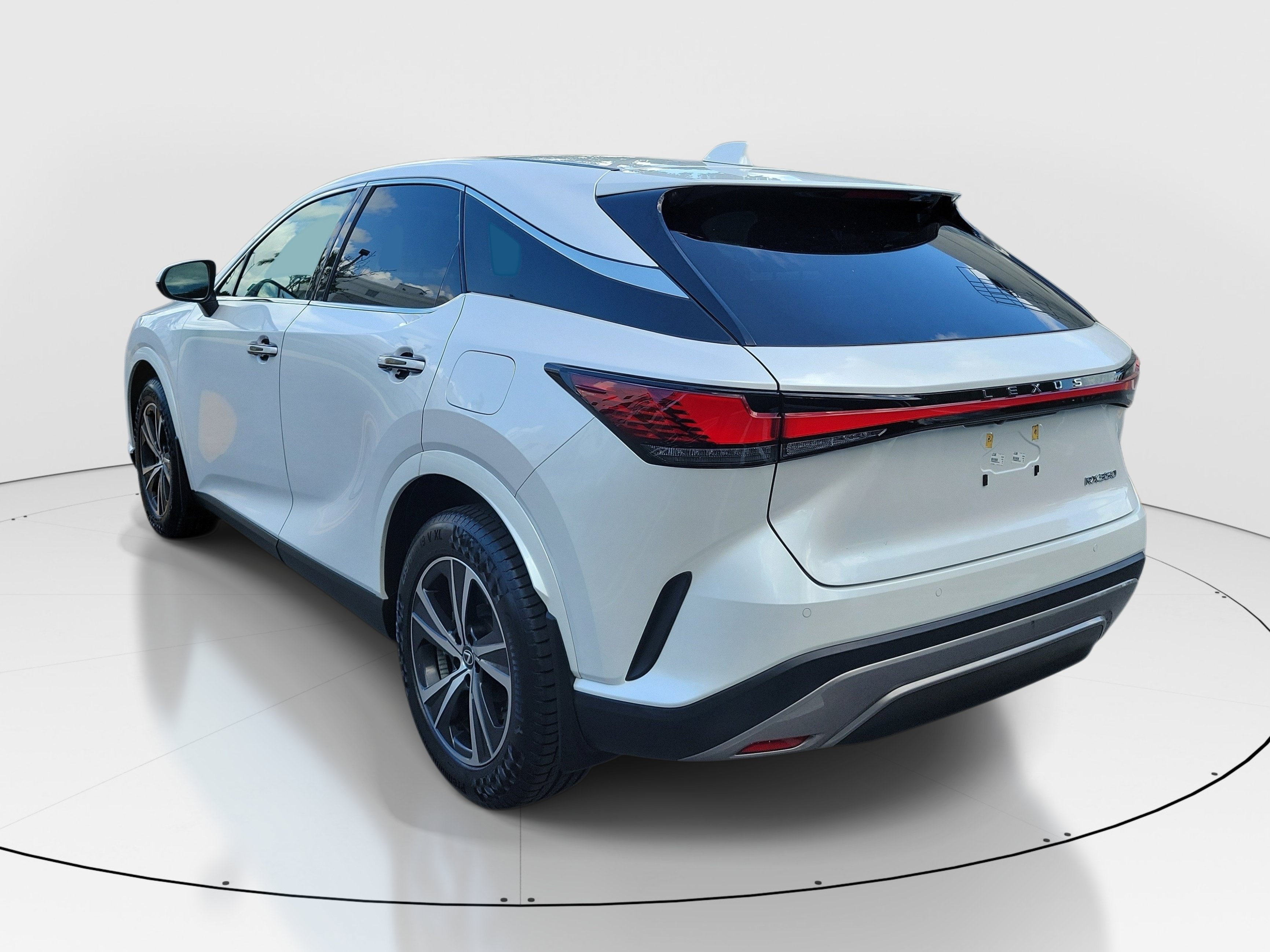 Certified Used 2024 EMINENT WHITE PEARL Lexus RX 350 image 4