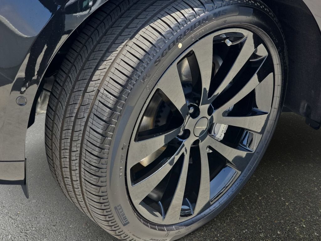 New 2026 Santorini Black LAND ROVER Dynamic SE image 34