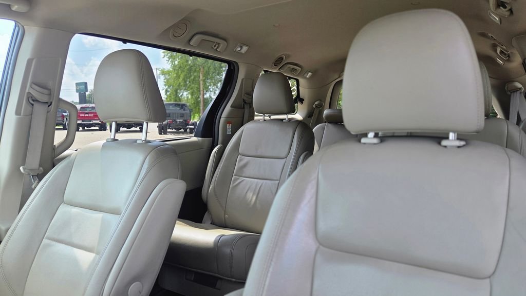 Used 2015 Blue Toyota XLE image 13