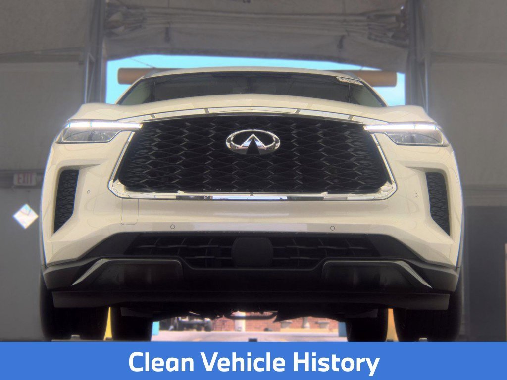 Used 2023 White INFINITI Sensory image 4