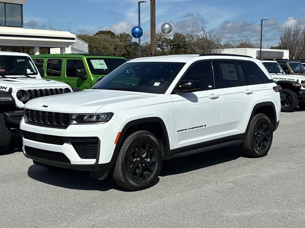 New 2026 Bright White Clear-Coat Exterior Paint Jeep Altitude image 9