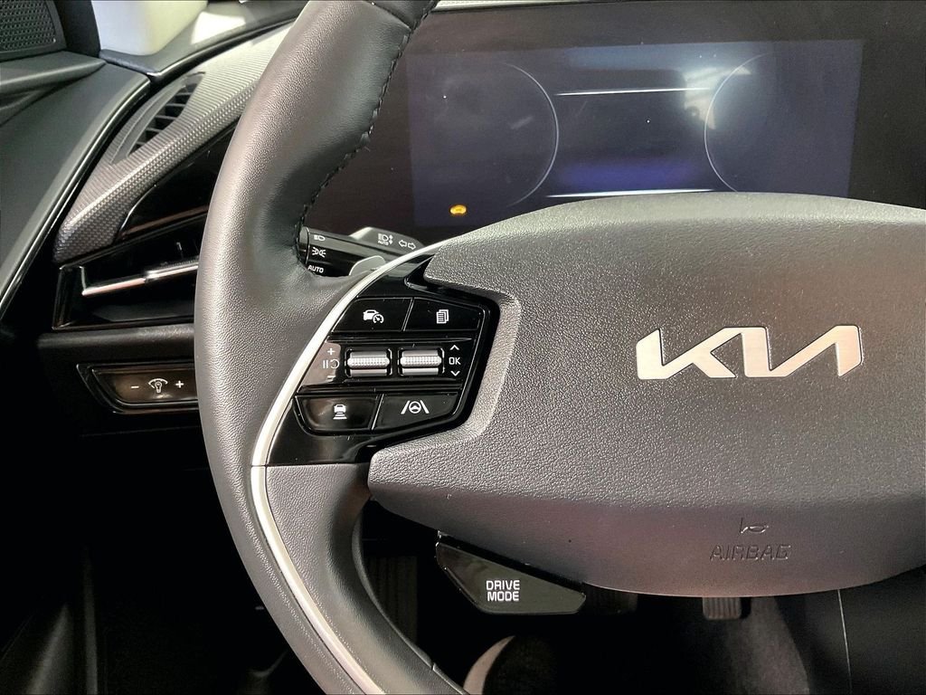 Used 2023 Green Kia Wind image 22