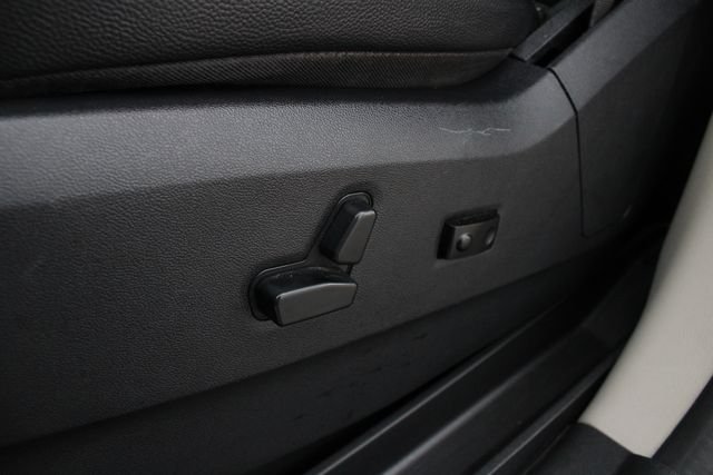 Used 2019 Black Dodge SXT image 3