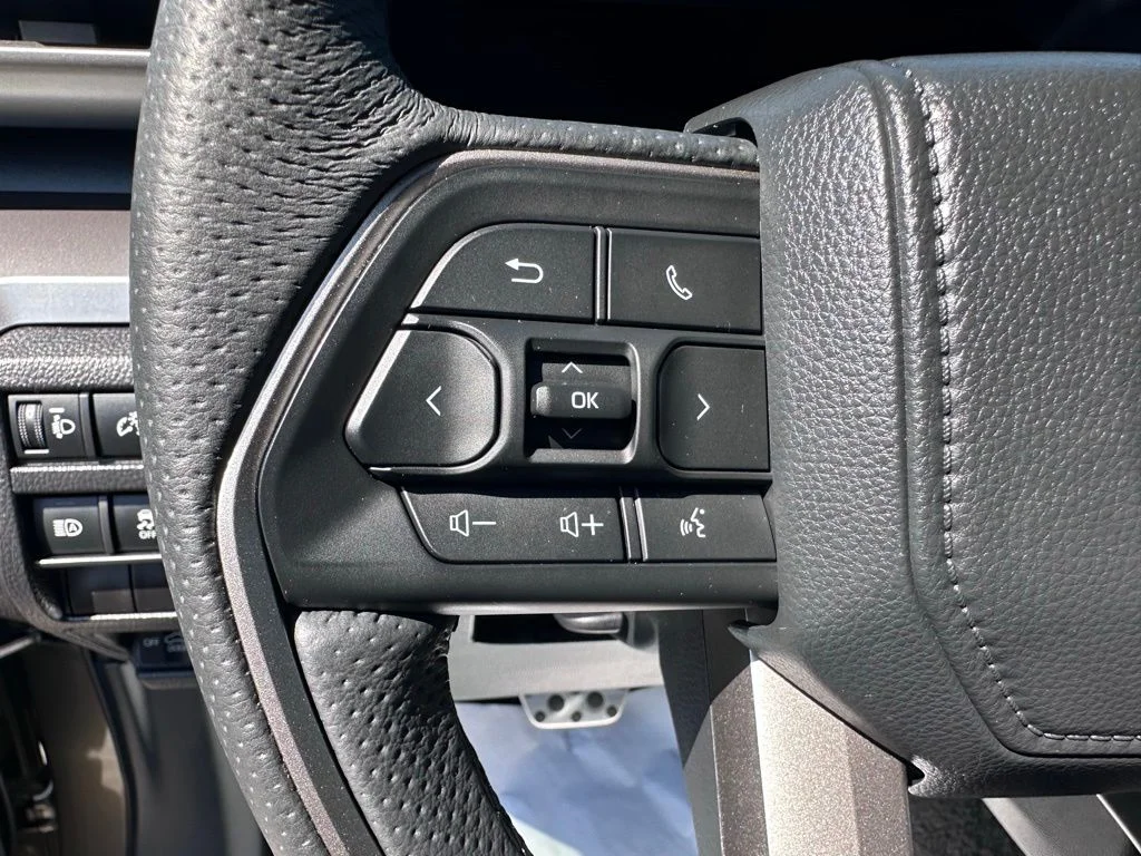 2025 Toyota Tacoma TRD Sport - Photo 16
