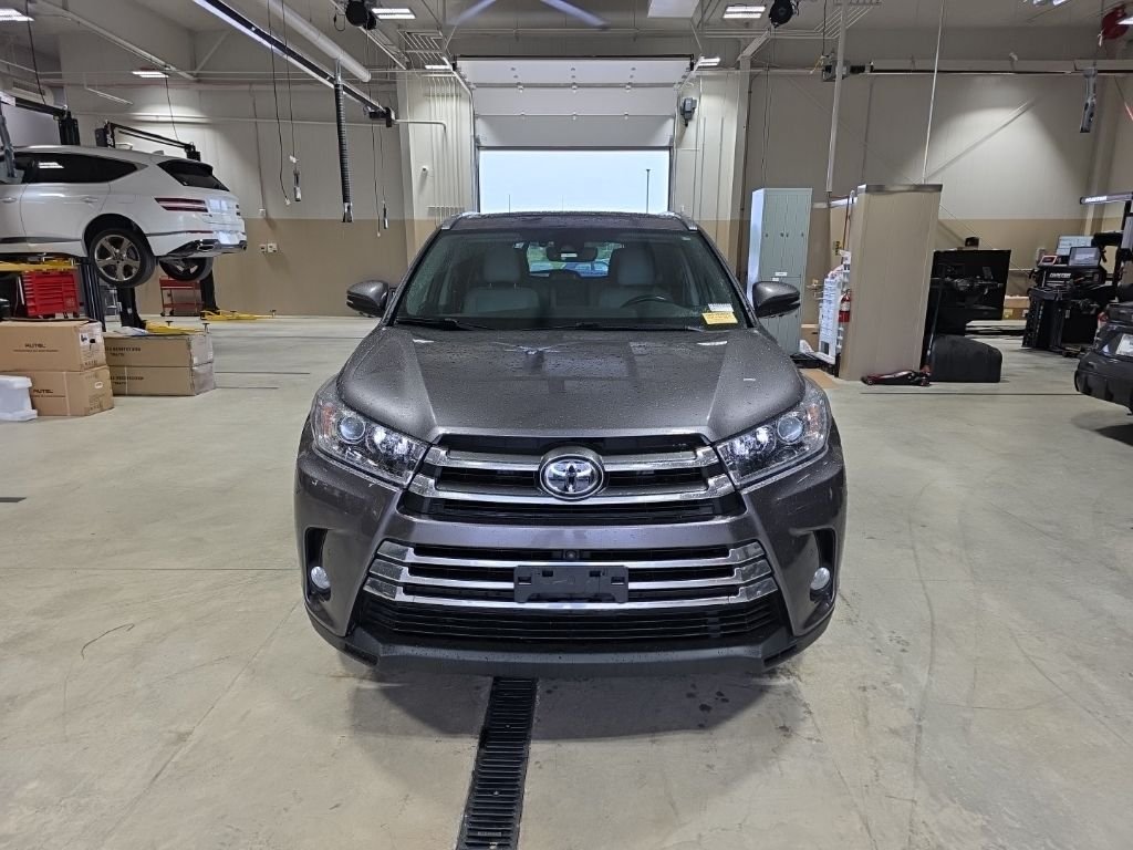 Used 2017 Toyota Highlander Limited Platinum with VIN 5TDDZRFH3HS475076 for sale in Kansas City