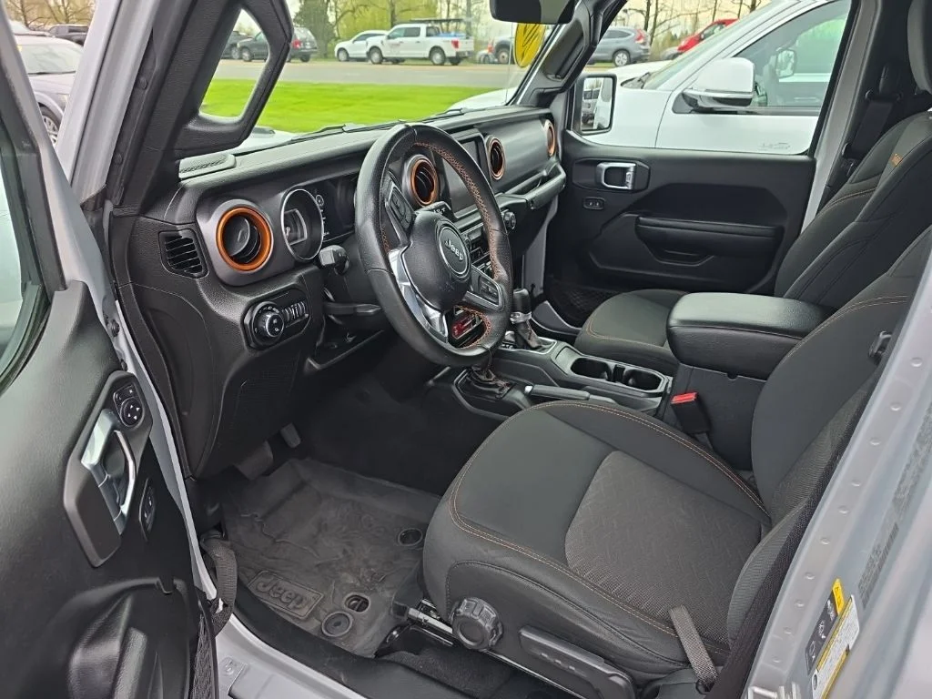 Used 2022 Silver Jeep Mojave image 11