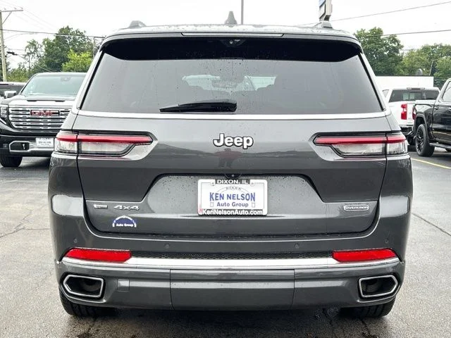 Used 2022 Gray Metallic Jeep Overland image 8
