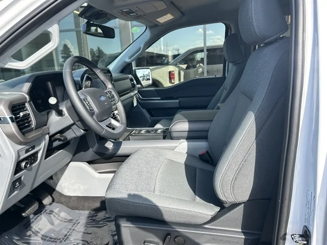 New 2026 Oxford White FORD XLT image 13