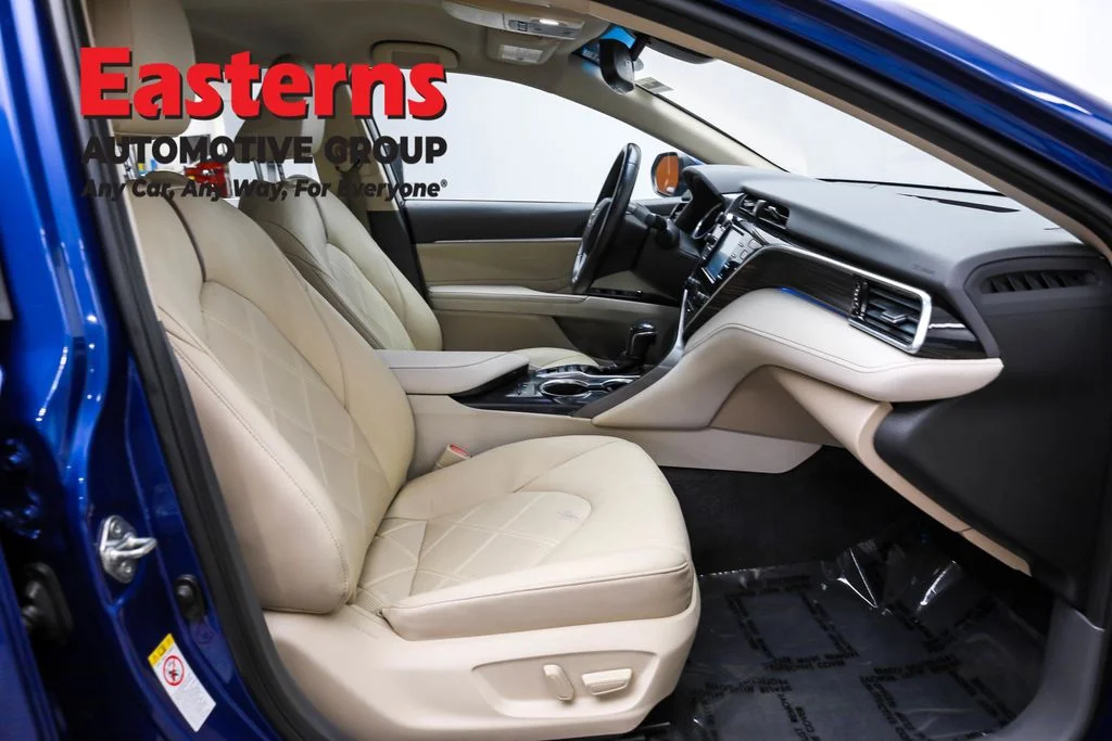 Used 2018 Blue Toyota XLE image 21