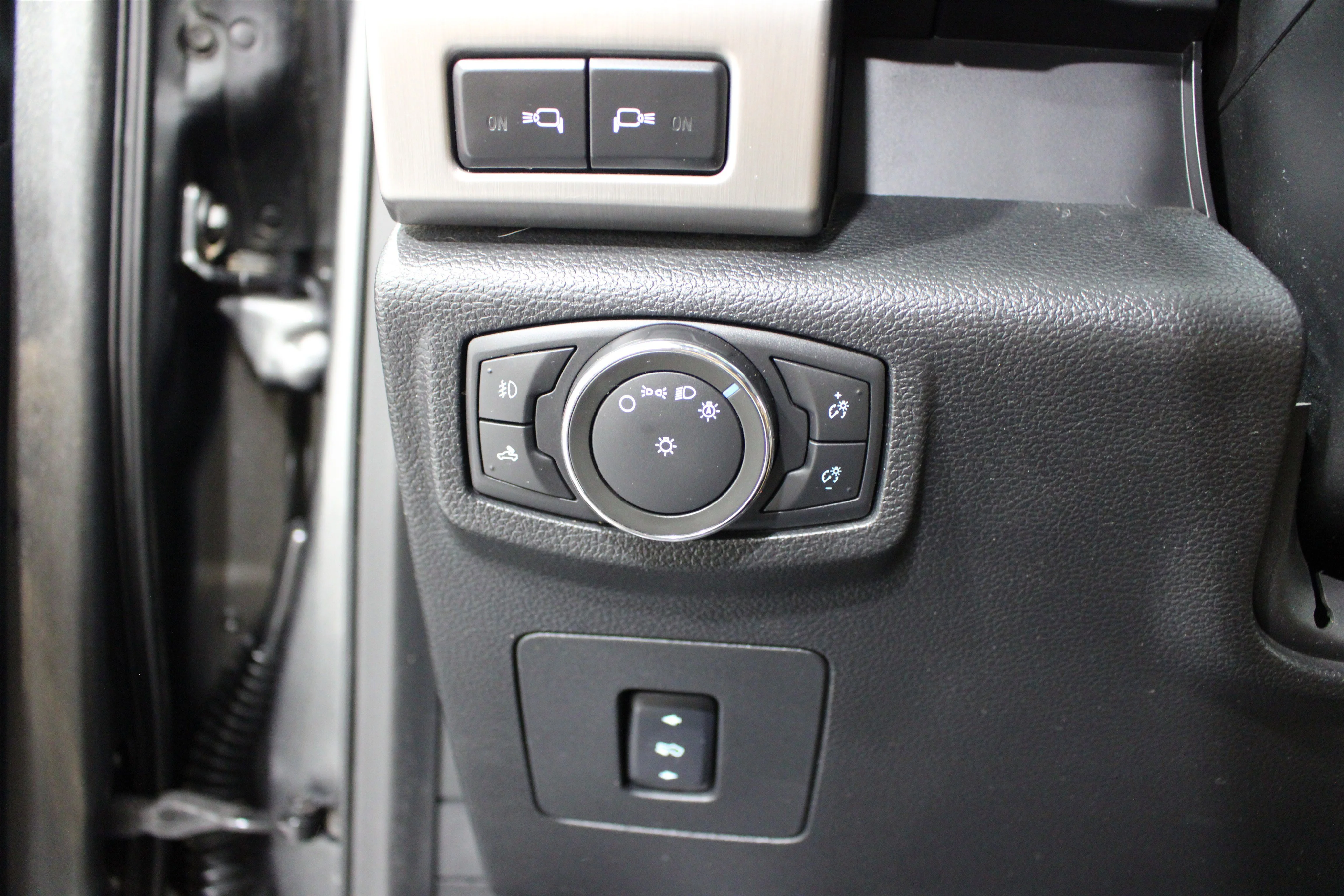 2016 Ford F-150 Platinum - Photo 9