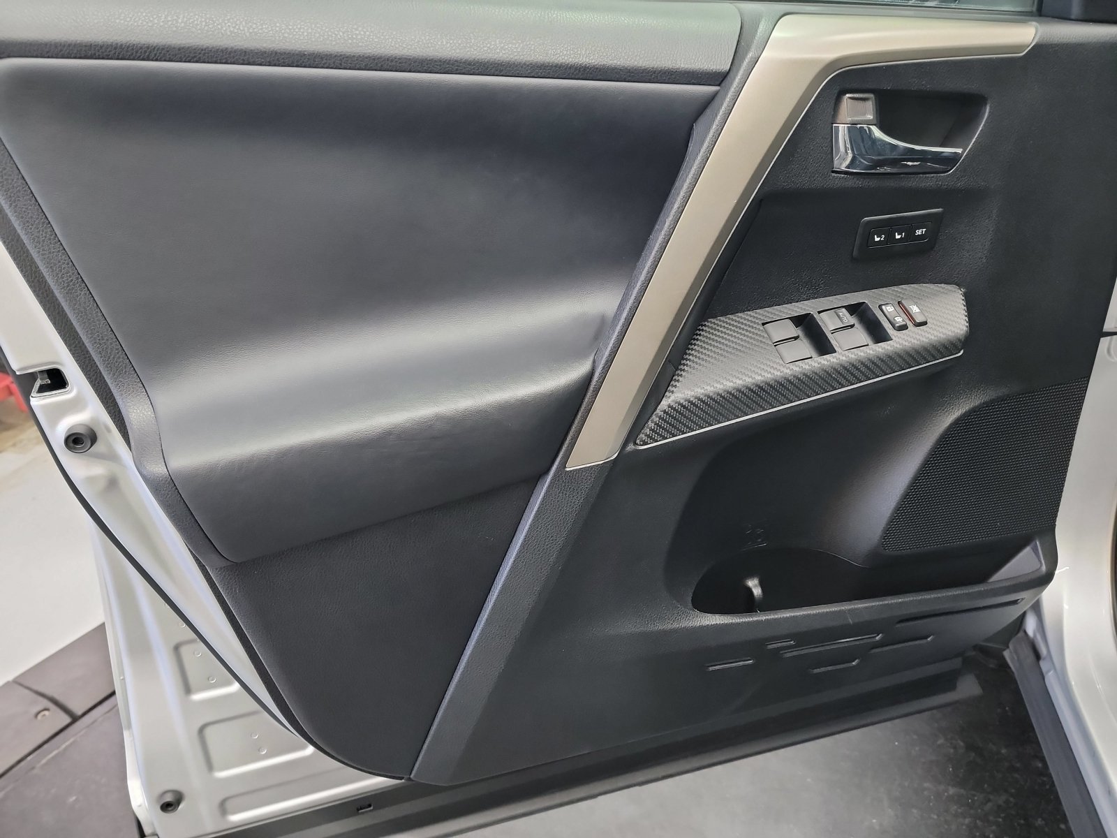 Used 2015 Classic Silver Metallic Toyota Limited image 12